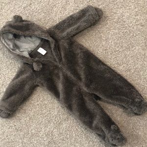 Carter’s bear zip up outfit/ outdoor 6 months